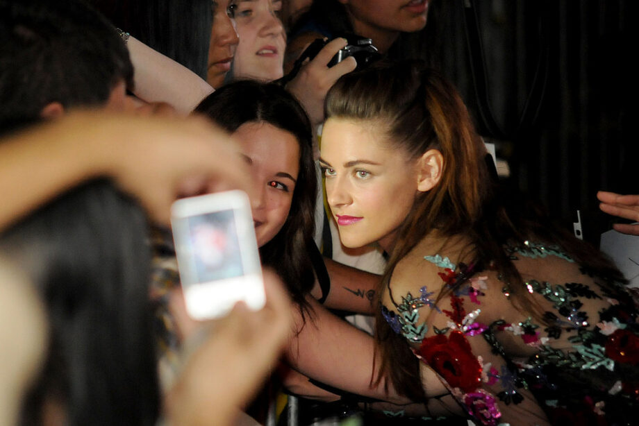 Kristen Stewart’s BIGGEST EVER Fan Moment - 4