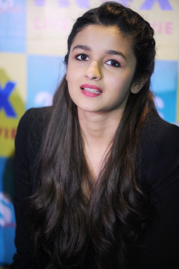 Learn The Right Way To Apply Lipstick From Bollywood Actress Alia Bhatt - 1