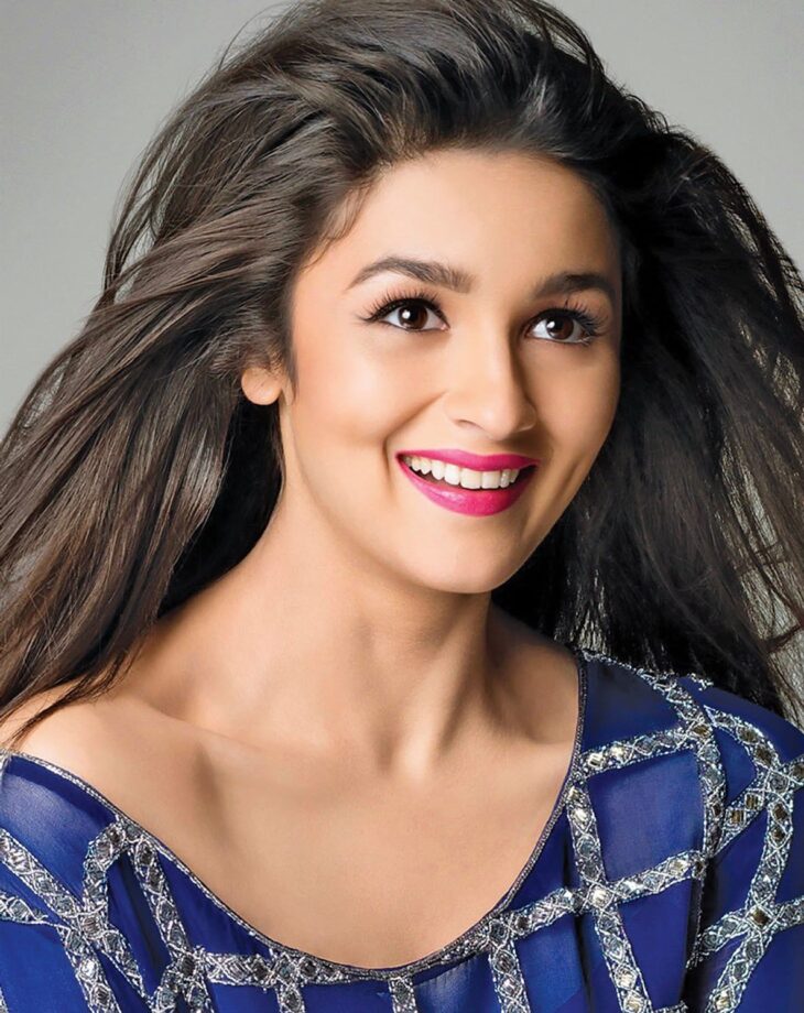 Learn The Right Way To Apply Lipstick From Bollywood Actress Alia Bhatt - 2