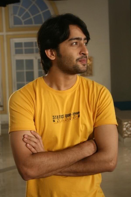 Learn Yellow Fashion Trend From Yeh Rishtey Hain Pyaar Ke Actor Shaheer Sheikh 1