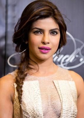 Love Priyanka Chopra’s Gorgeous Hairdos? Try To Learn Simple Step-By-Step Tutorials - 3