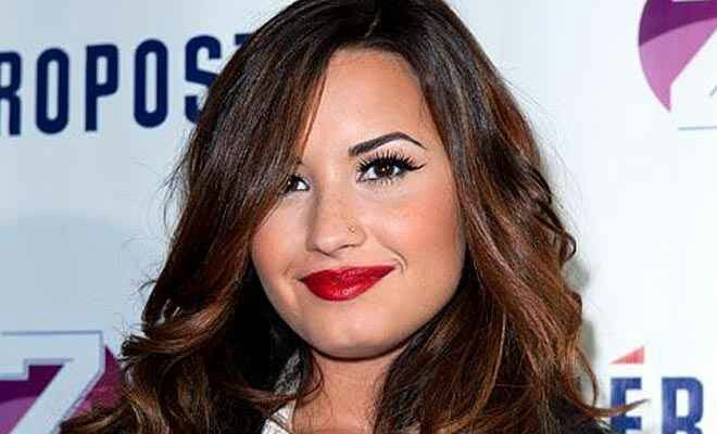 Miley Cyrus, Rihanna, Demi Lovato: Amp Up Your Style Quotient With Nose Piercings - 6