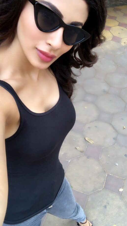 Mouni Roy, Nia Sharma, Sriti Jha Stun In ‘Tank Top’, See Photos - 2