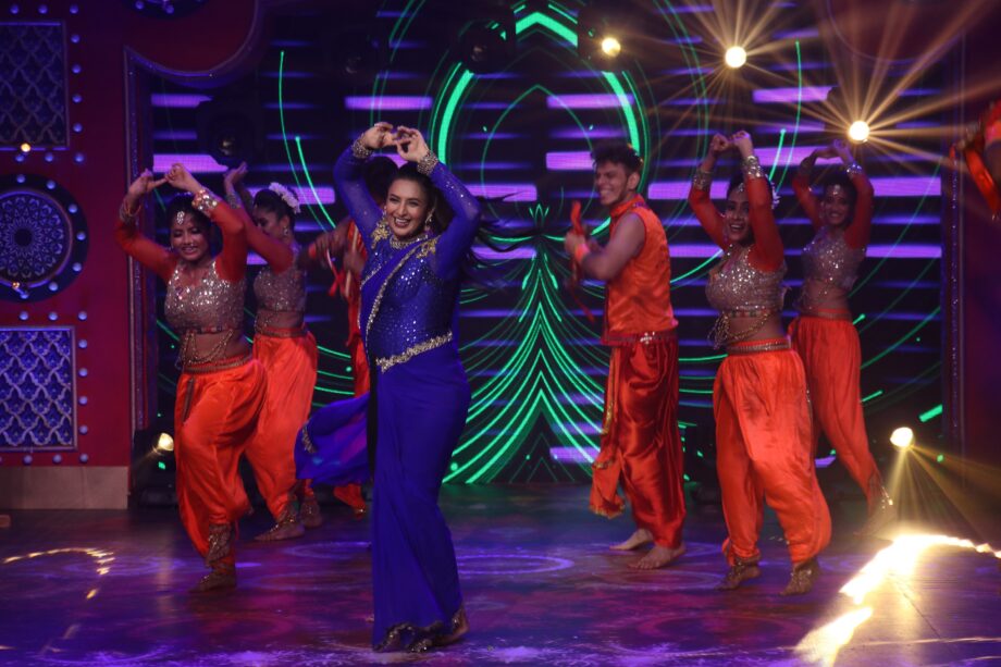 My lavani performance at Star Parivaar Ganeshotsav will reconnect my fans with long-missing festivities: Divyanka Tripathi - 4