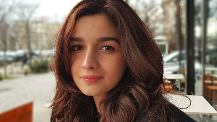 No Makeup Style: Steal These 4 Looks From Alia Bhatt To Look Beautiful - 0