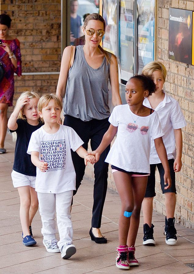 Photo Gallery: Angelina Jolie’s Vacay Look! - 0