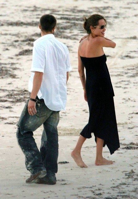 Photo Gallery: Angelina Jolie’s Vacay Look! - 3