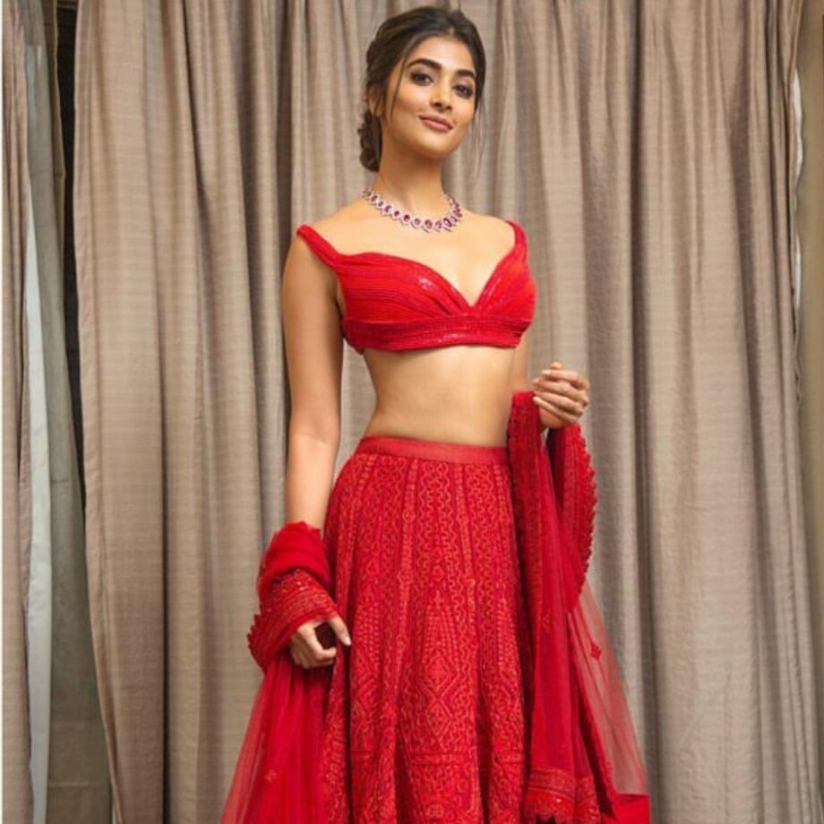 Pooja Hegde, Samantha Akkineni, Shruti Haasan: Stylish Lehenga Dupatta Draping Styles For You To Pick From - 1