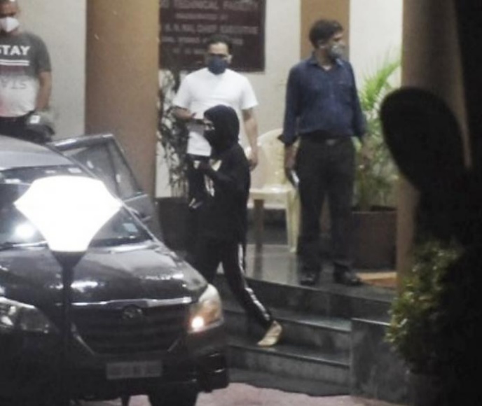 Rhea Chakraborty SPOTTED coming out of DRDO office after third day of CBI grilling