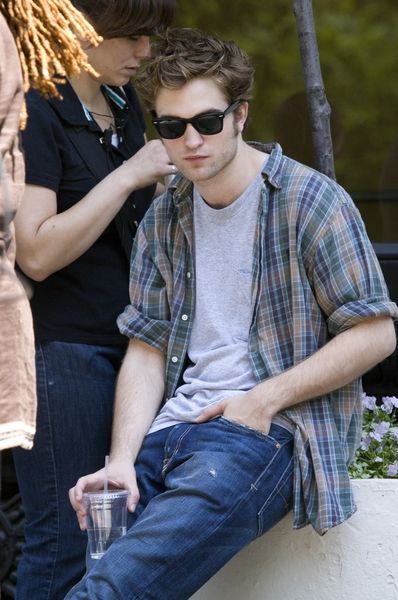 Robert Pattinson’s Street Fashion In Ripped Denims For All Of Us - 2