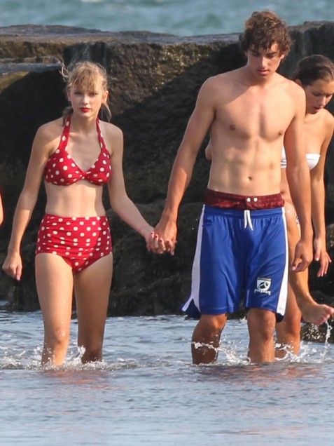 Romantic Getaway Pictures From Taylor Swift’s Vacation - 2