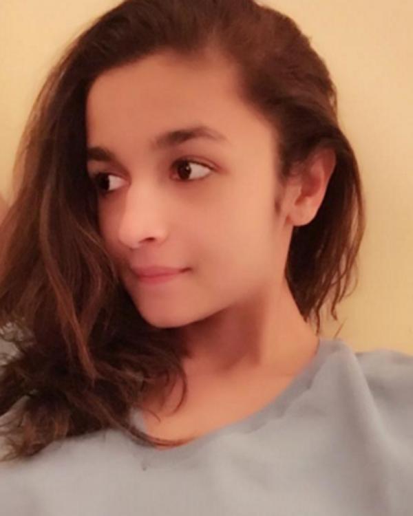 SELFIE ADDICTED? Alia Bhatt, Tara Sutaria, And Kiara Advani’s SELFIE Moments! - 1