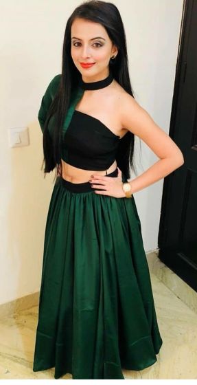 Shivangi Joshi, Surbhi Jyoti, Shrenu Parikh: Try These Styling Tips In Long Skirts And Ooze To Oomph - 3