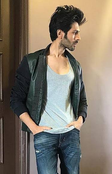 Sports Jackets Vs Blazers - Which Hot Look Of Kartik Aaryan, Hrithik Roshan & Saif Ali Khan Is Your Favourite? 3