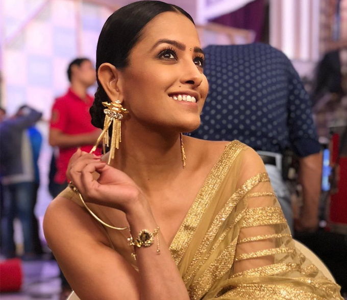 Surbhi Jyoti, Karishma Tanna & Anita Hassanandani’s Designer Earring Collection All Can Try This Festive Season - 3