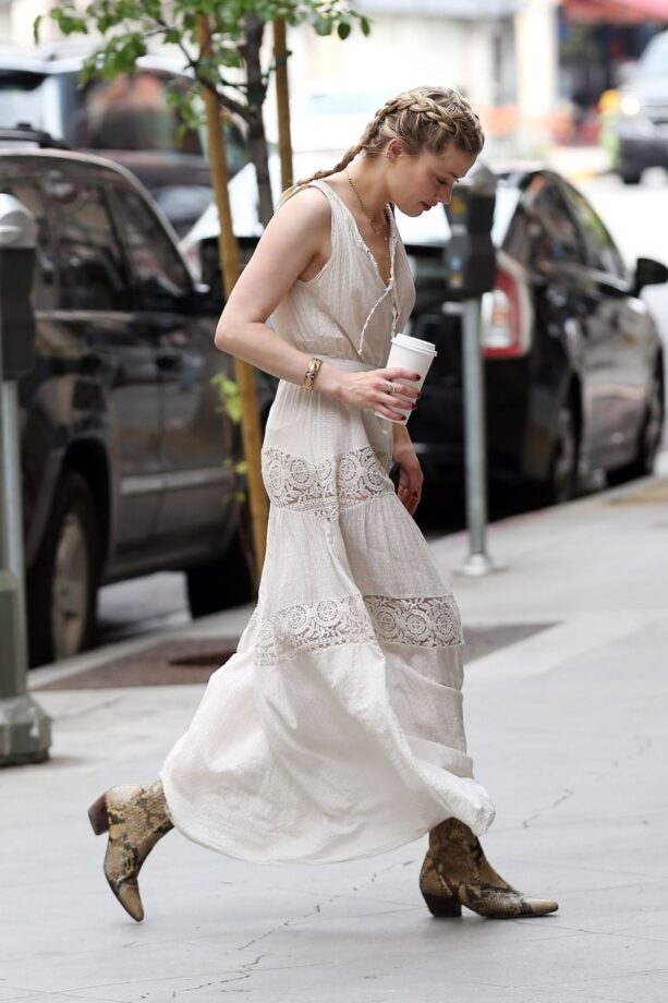 Take A Look At Amber Heard’s Most Notable White Outfit Collection - 1