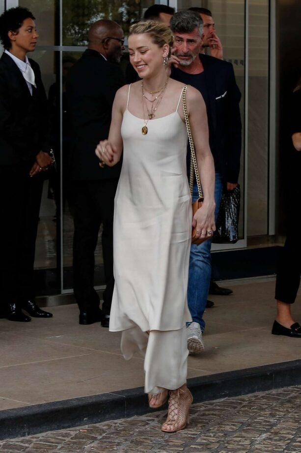 Take A Look At Amber Heard’s Most Notable White Outfit Collection - 2