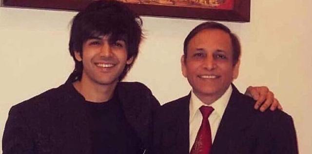 Take A Look At Kartik Aaryan’s Memorable Photos With His Parents - 2