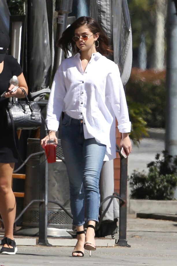 Take A Look At Selena Gomez’s Most Notable White Outfit Collection - 5