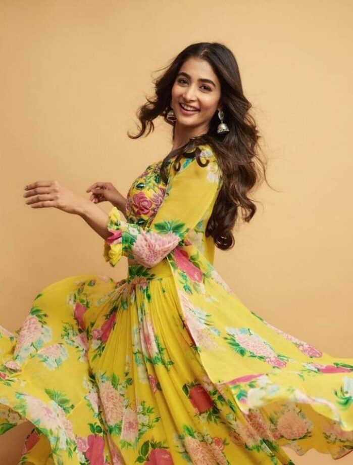 Tamannaah Bhatia, Samantha Akkineni, Pooja Hegde: Inspiring Ethnic Festival Outfits To Look Like ‘Queen’ - 4