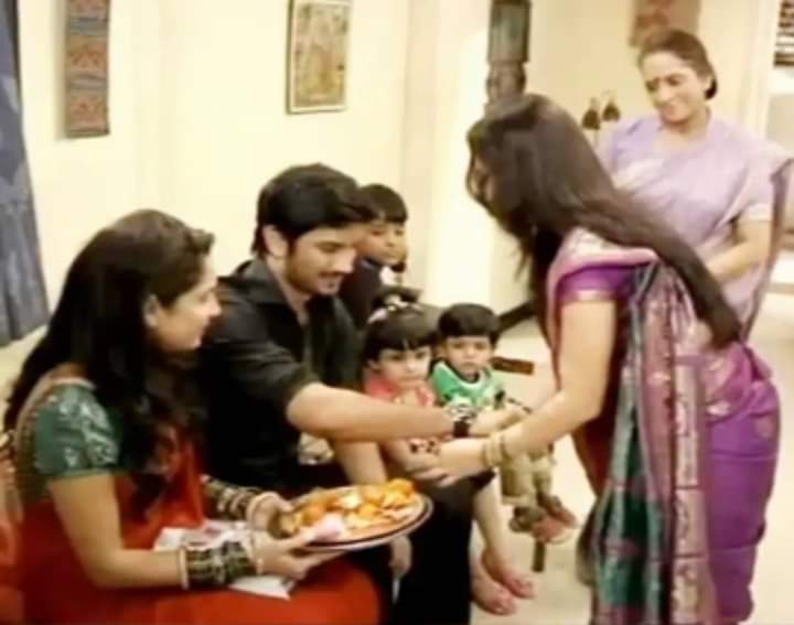 Throwback pic of Sushant Singh Rajput celebrating Rakhi will warm your heart