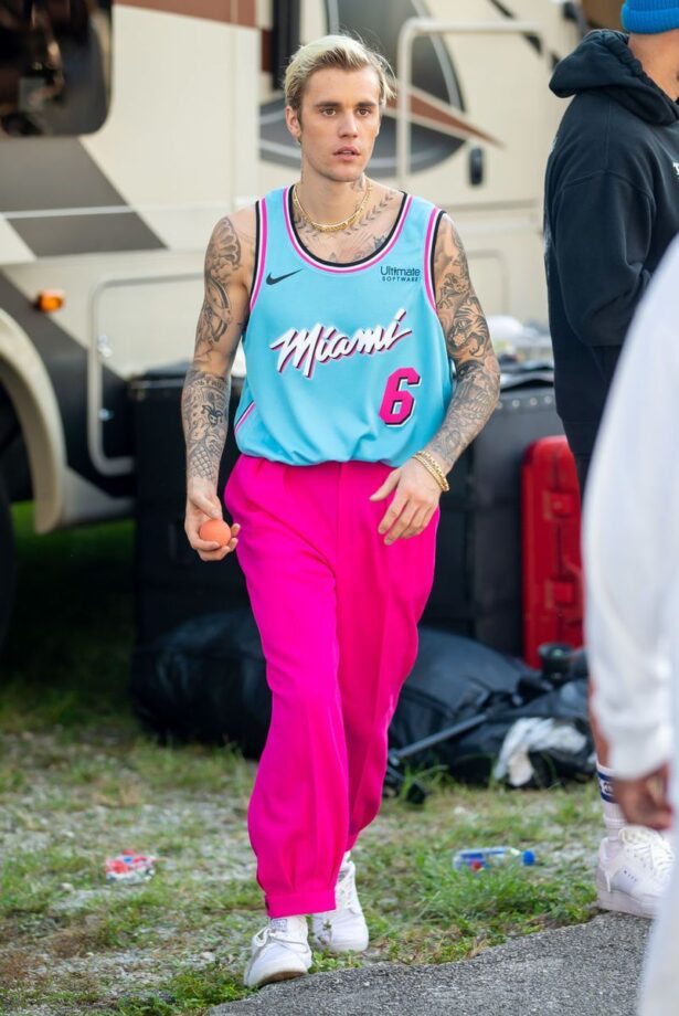 Top 5 Fashion Disaster Outfits From Justin Bieber - 0