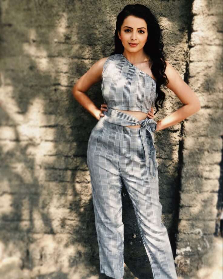 Want To Carry The Co-Ord Set Just Like A Celeb? Take Cues From Shrenu Parikh, Hina Khan, Nia Sharma - 1