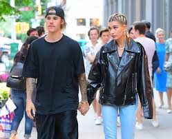 Want To Click A Perfect Picture? Justin Bieber And Hailey Bieber Teach You How - 1