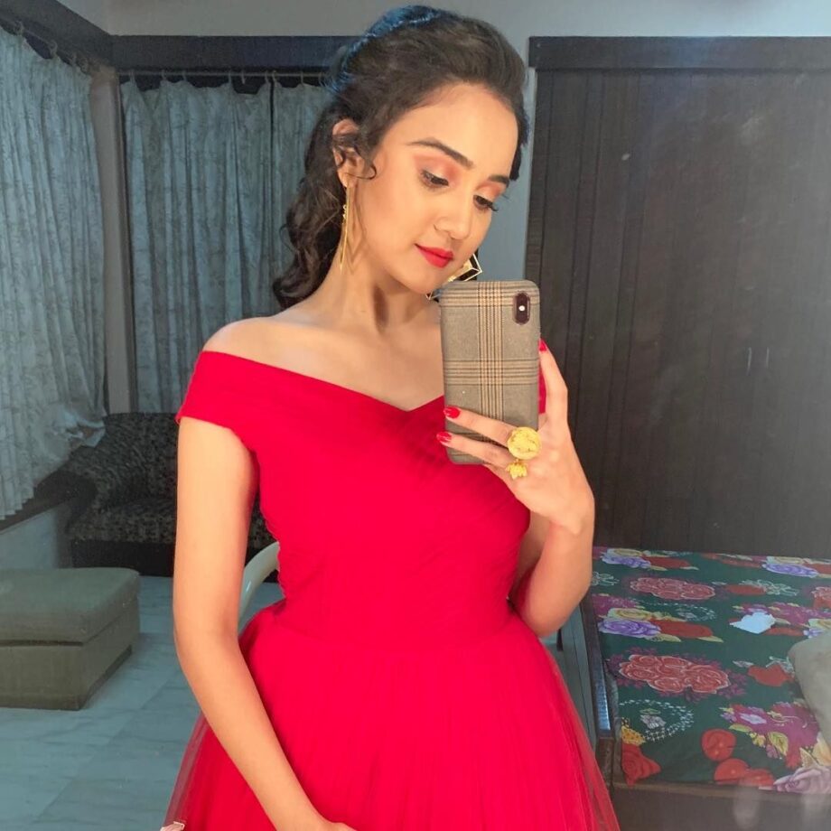 When In Doubt, Pick A Red Outfit Just Like Ashi Singh! - 1