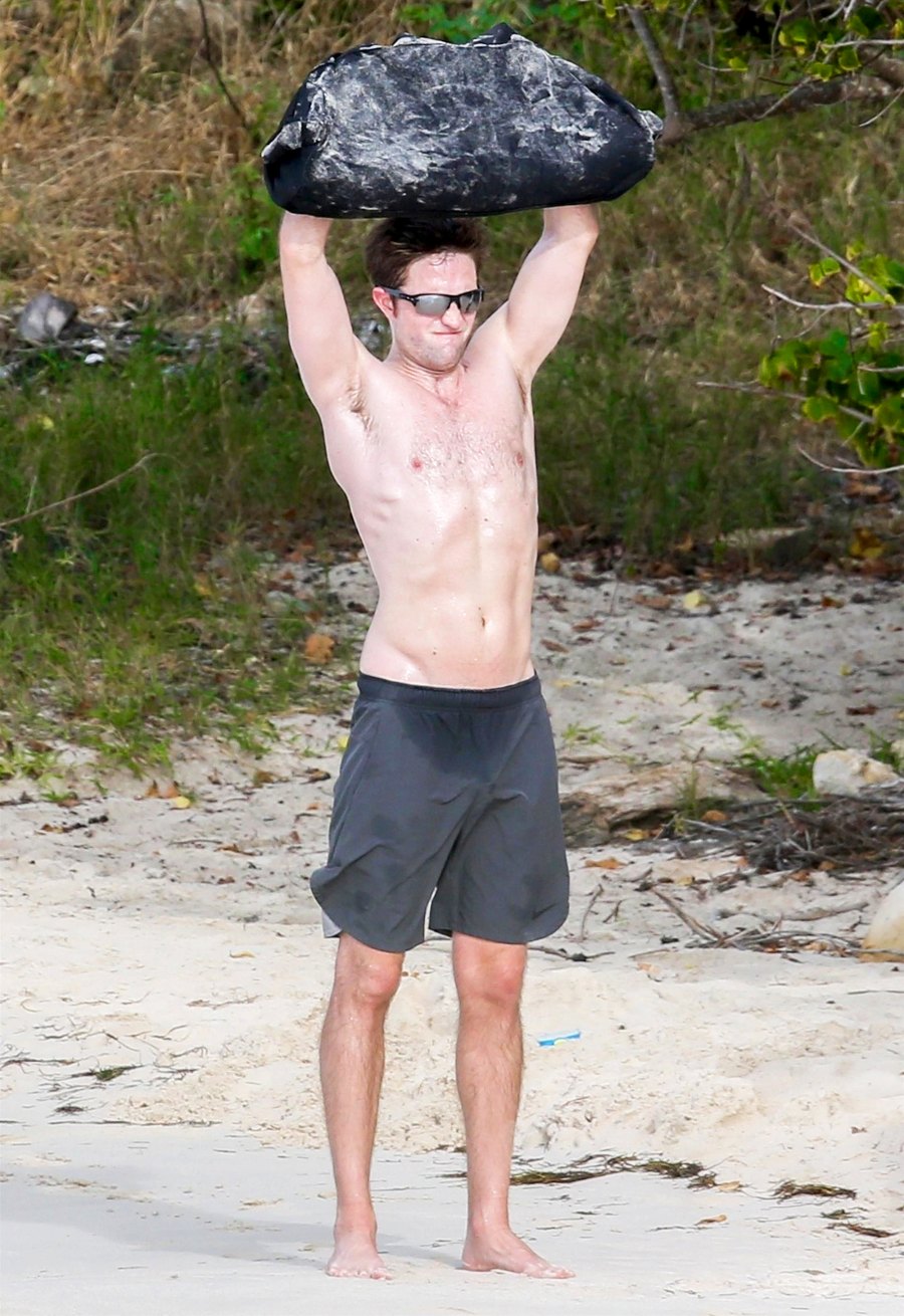 When Robert Pattinson Poses For A Oh-So-Perfect Shirtless Selfie! 2