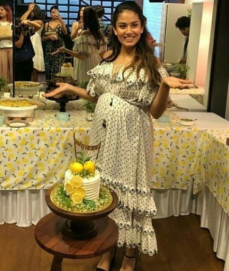 Whose maternity style is always on point & the best: Kareena Kapoor, Natasa Stankovic, Mira Kapoor? - 4