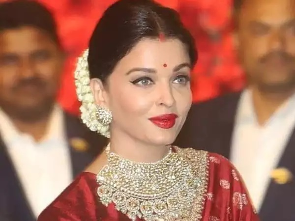 Bollywood Glam Aishwarya Rai Bachchan’s Most Iconic Jewellery Pieces - 0