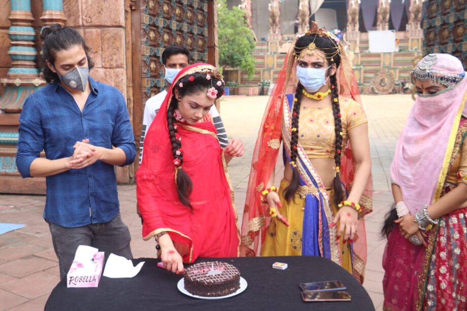 [Unseen Pictures]: Mallika Singh cuts birthday cake on RadhaKrishn sets, Sumedh Mudgalkar cheers for her - 1