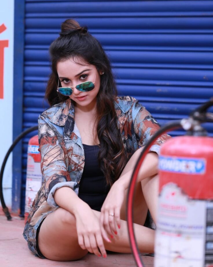 Anveshi Jain And Ashi Singh’s Hairstyle Is Absolute Style Goals; See Pics - 5