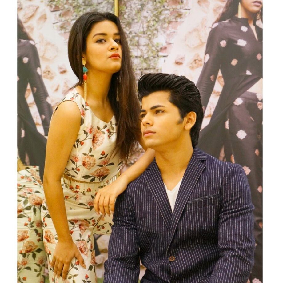 Avneet Kaur And Siddharth Nigam’s Relationship Details! - 3