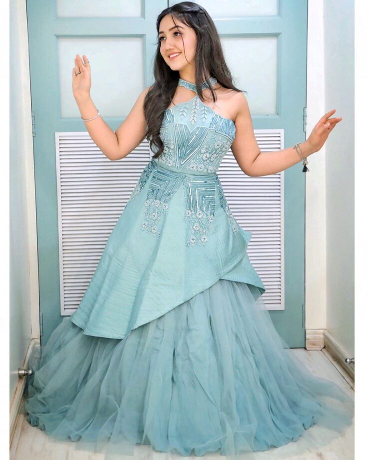 5 Times Hina Khan And Ashnoor Kaur Proved They Are HOTTEST DIVA In BLUE - 0