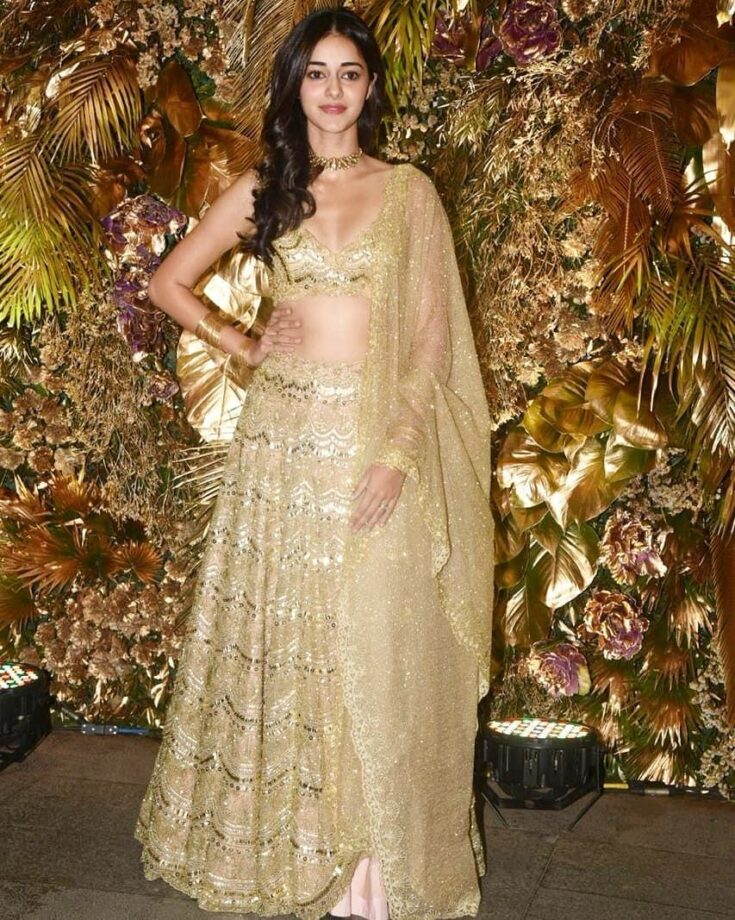 Disha Patani, Kriti Sanon And Ananya Panday; Celebs In GOLDEN Hot Looks - 4