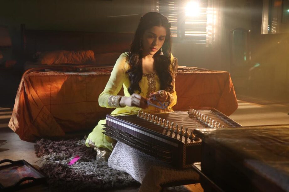 Eisha Singh learns to play the Santoor for Zee TV’s Ishq Subhan Allah