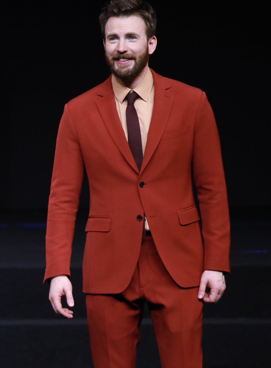 From White To Black: Colourful Suit Looks From Chris Evans 4