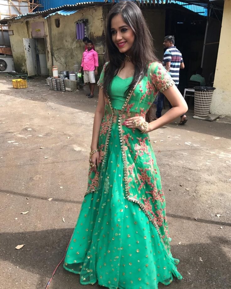 How To Amp Up Your Ethnic Outfits For THIS Navratri Like Jannat Zubair? - 8