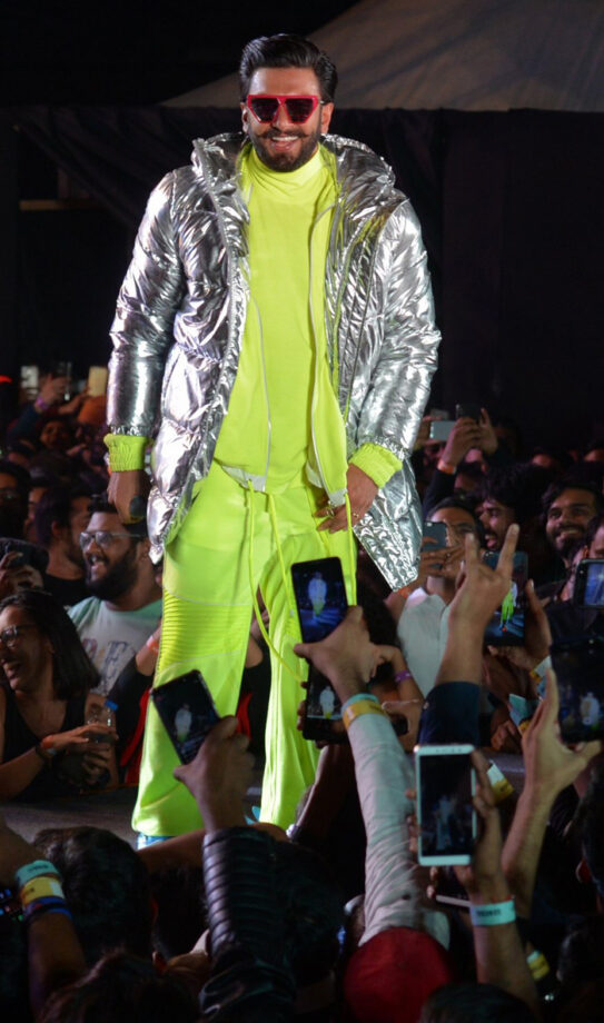 In NEON: 5 Looks Of Ranveer Singh That We Can’t Miss - 4