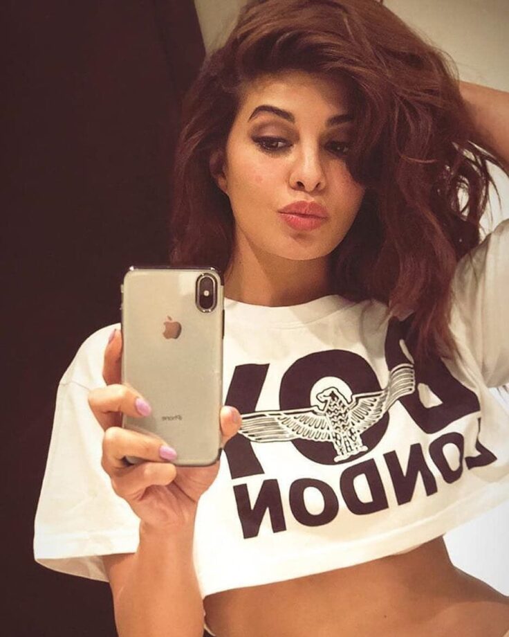 Jacqueline Fernandez Knows What To Flaunt In A Selfie, Here’s Proof - 4