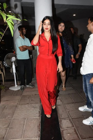 Janhvi Kapoor, Jacqueline Fernandez, Disha Patani: Who’s Hot In Jumpsuit? - 0