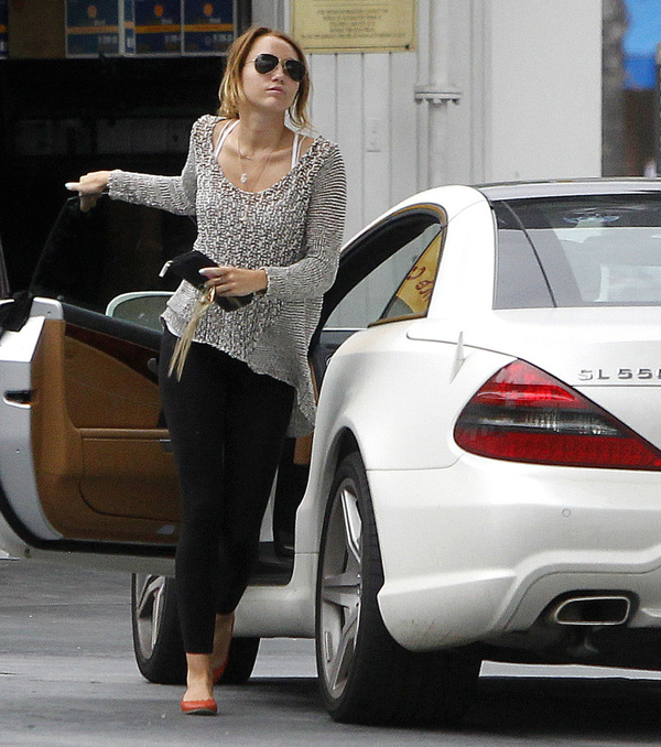 Miley Cyrus Owns THIS Biggest Car - 2