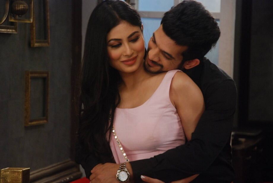 Most HOT Unseen Romantic Scenes Of Ritik and Shivanya From Naagin - 2