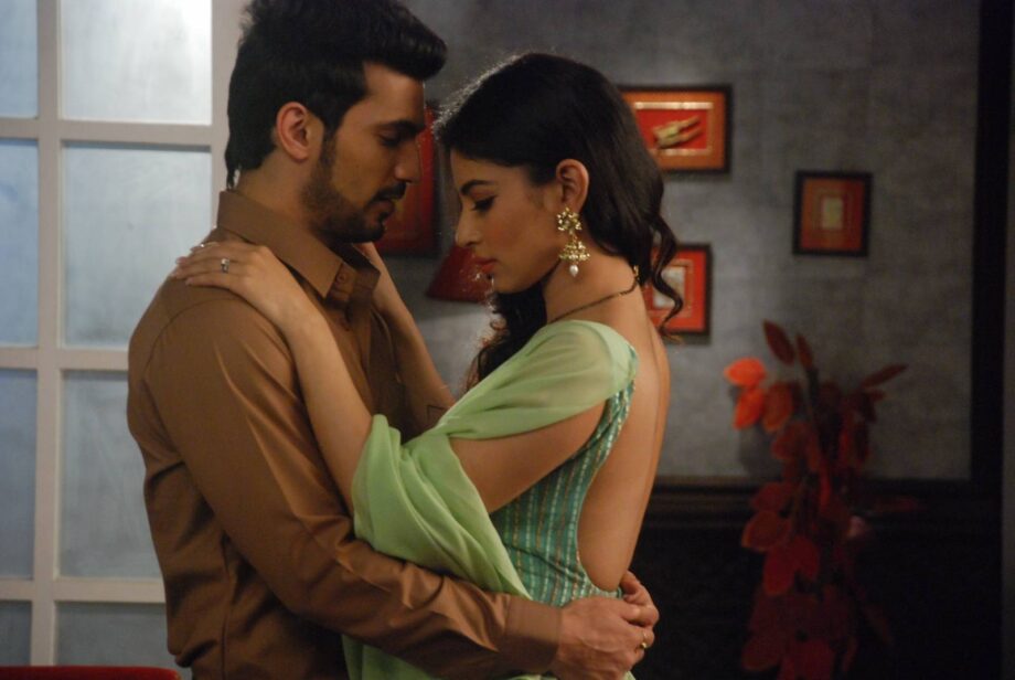 Most HOT Unseen Romantic Scenes Of Ritik and Shivanya From Naagin - 3