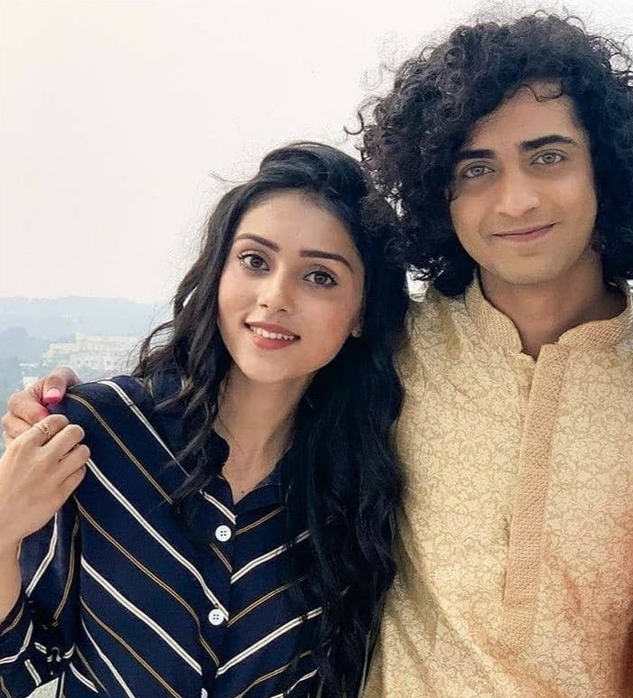 Mallika Singh-Sumedh Mudgalkar on screen enchanting romantic moments looked hot in selfie - 1