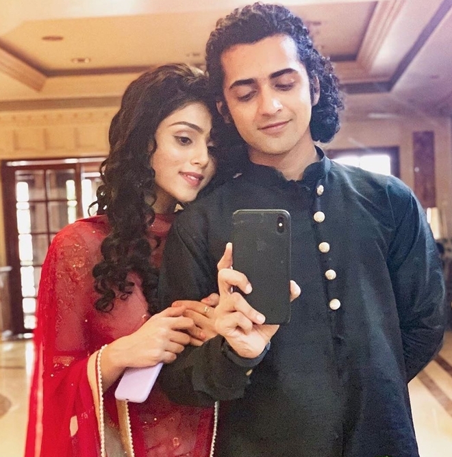 Mallika Singh-Sumedh Mudgalkar on screen enchanting romantic moments looked hot in selfie - 0