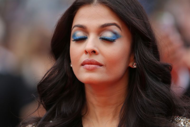 PHOTOS: Aishwarya Rai Bachchan, Anushka Sharma And Priyanka Chopra’s Beauty In BOLD Makeup Will Leave You Mesmerised; Check Out - 5