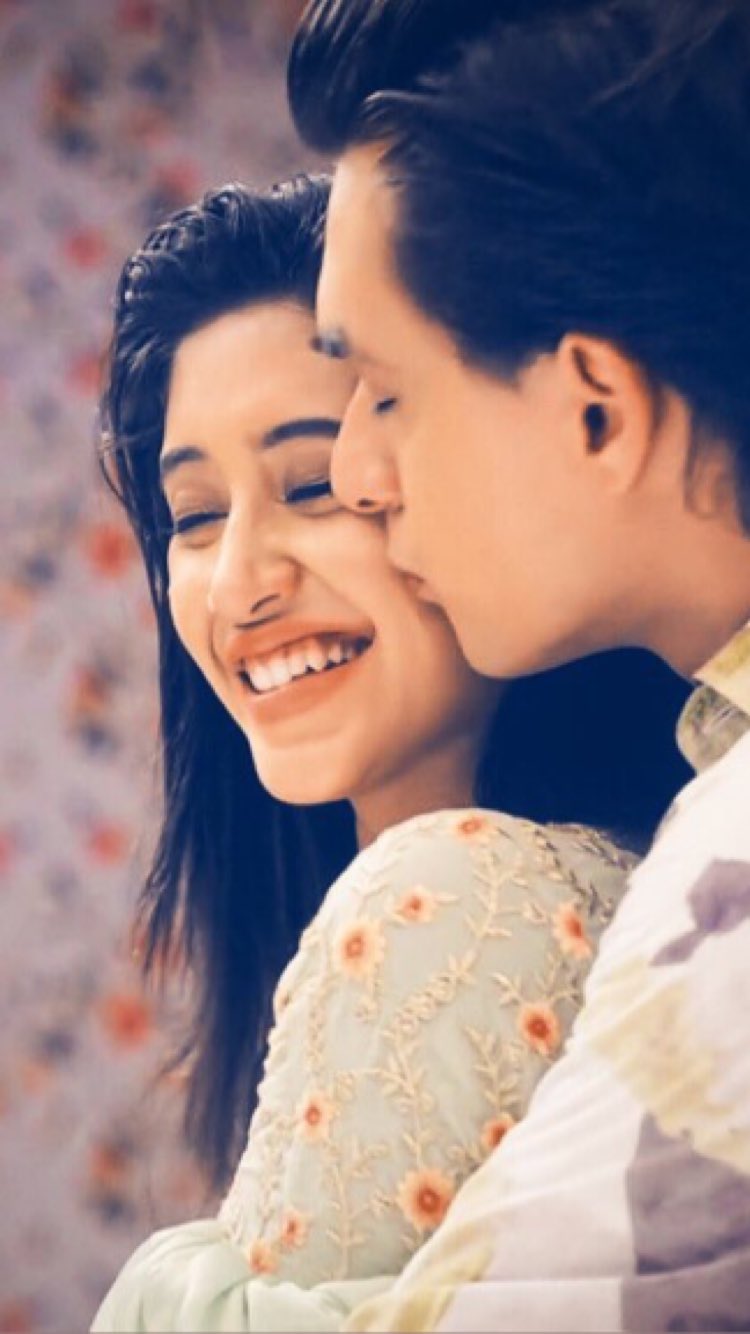 PICS: Kartik And Naira's Intimate Moments From Yeh Rishta Kya Kehlata Hai 6